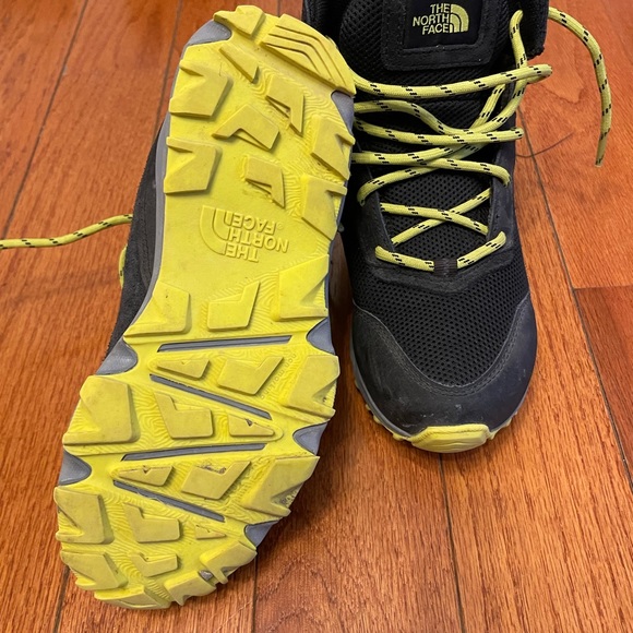 Boys North Face Hiking Boots (Size 2) - Waterproof - Picture 3 of 3